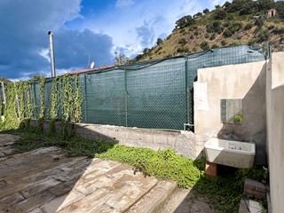 Capannone in Vendita a Ispani, 50 m²