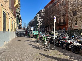 Negozio in Affitto a Napoli, 2'700€, 55 m²