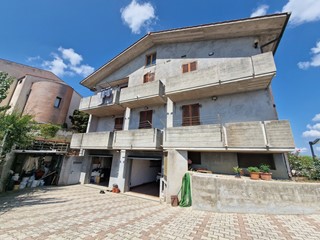 Casa Semi Indipendente in Vendita a Amelia, 169'000€, 270 m², con Box