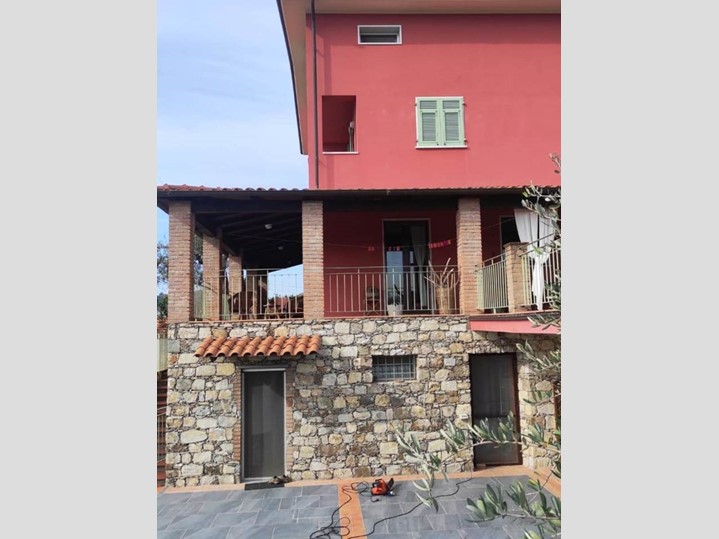 Villa in Vendita a Vezzano Ligure, 650'000€, 240 m², con Box