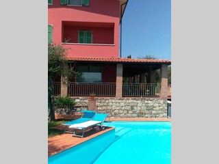 Villa in Vendita a Vezzano Ligure, 650'000€, 240 m², con Box