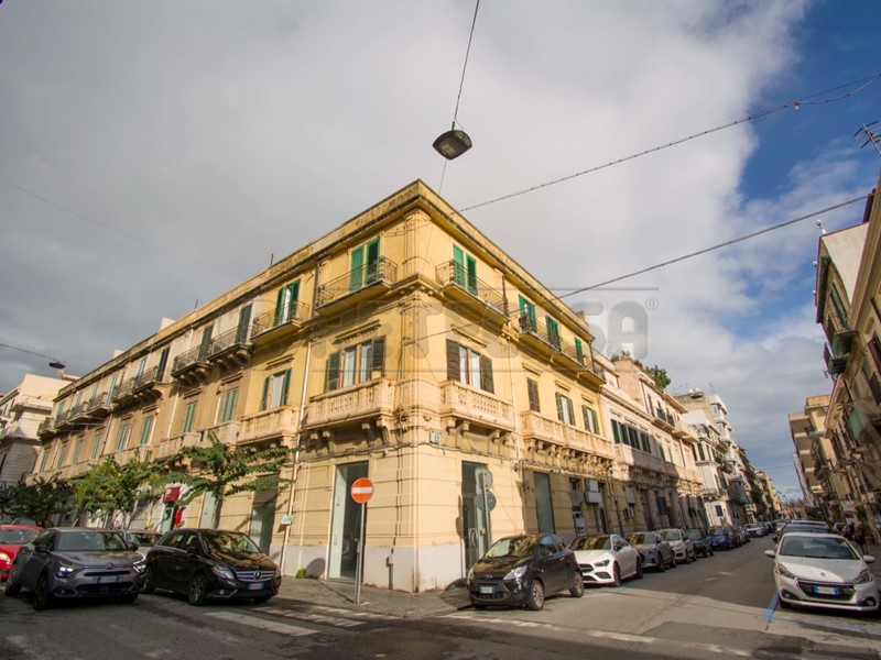 Immobile commerciale in Affitto a Messina, 200 m²