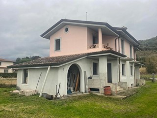 Casa Semi Indipendente in Vendita a Camaiore, 240'000&euro;, 170 m², con Box
