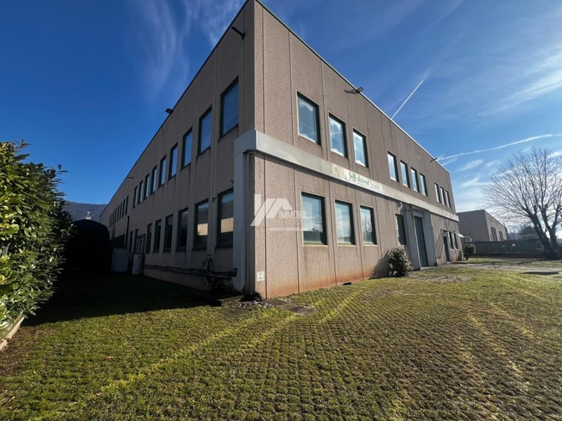 Capannone in Affitto a Brescia, 7'500€, 1600 m²