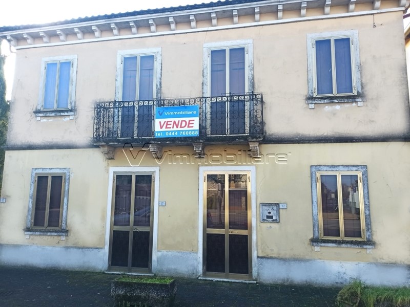 Casa Indipendente in Vendita a Nanto, zona Ponte Di Nanto, 139'000€, 218 m², con Box