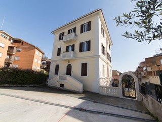 Quadrilocale in Vendita a Roma, 240'000€, 75 m²