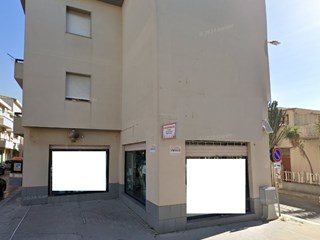 Immobile commerciale in Vendita a Vittoria, zona Via Mons. Cassibba ang. Stradale per Scoglitti, 180'000€, 200 m²