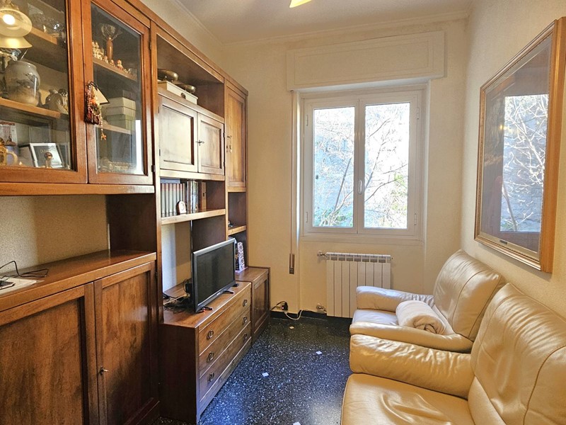 Appartamento in Vendita a Genova, zona Di Negro, 55'000€, 65 m²