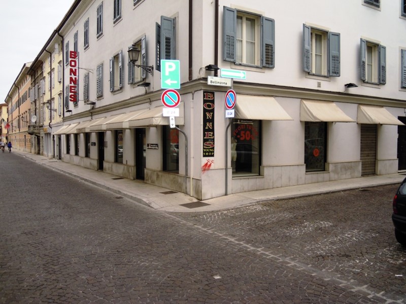 Negozio in Affitto a Gorizia, zona Centro storico, 2'000€, 230 m²