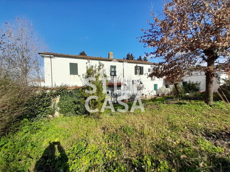 Casale in Vendita a Altopascio, zona Biagioni, 280'000€, 409 m²