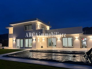 Villa in Vendita a Pietrasanta, 1'600'000&euro;, 160 m²