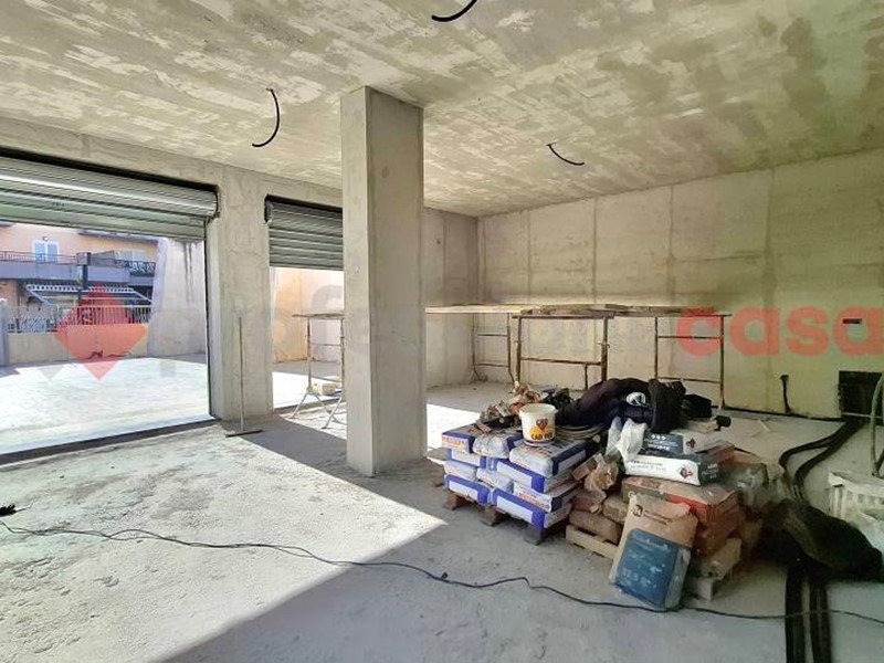 Negozio in Affitto a Castel San Giorgio, 1'000€, 90 m²