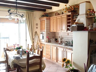 Trilocale in Vendita a Acireale, 145'000€, 90 m², con Box