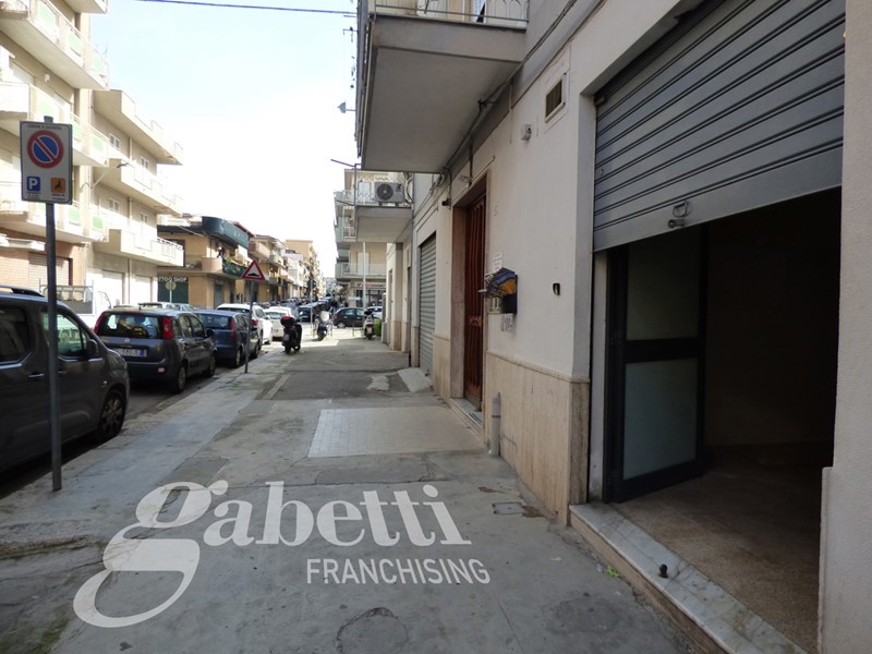 Negozio in Affitto a Bagheria, 580€, 60 m²
