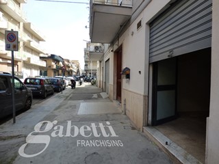 Negozio in Affitto a Bagheria, 580€, 60 m²