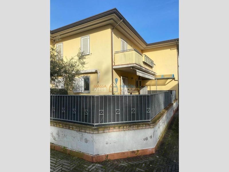 Quadrilocale in Vendita a Massa, zona Marina Di Massa, 239'000€, 80 m², arredato