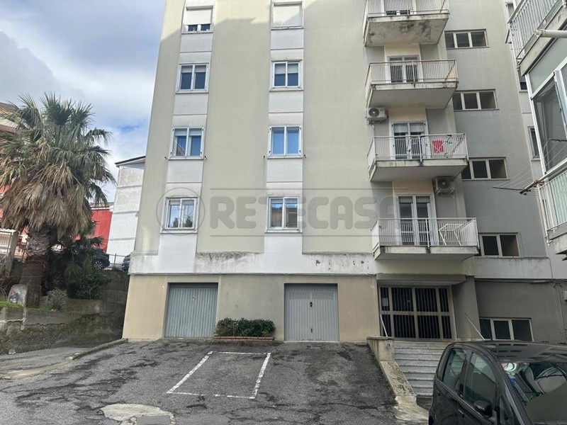 Trilocale in Vendita a Catanzaro, 87'000&euro;, 128 m²