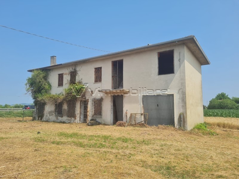 Casa Indipendente in Vendita a Agugliaro, 70'000&euro;, 220 m², con Box