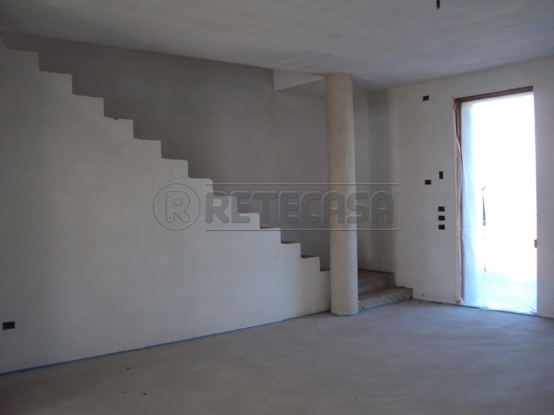 Casa Semi Indipendente in Vendita a Campodarsego, zona FIUMICELLO, 385'000€, 195 m², con Box