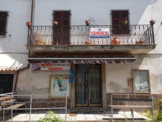 Capannone in Vendita a Fivizzano, zona Soliera, 60'000€, 70 m²