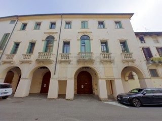 Casa Indipendente in Vendita a Vicenza, 1'950'000€, 350 m², con Box
