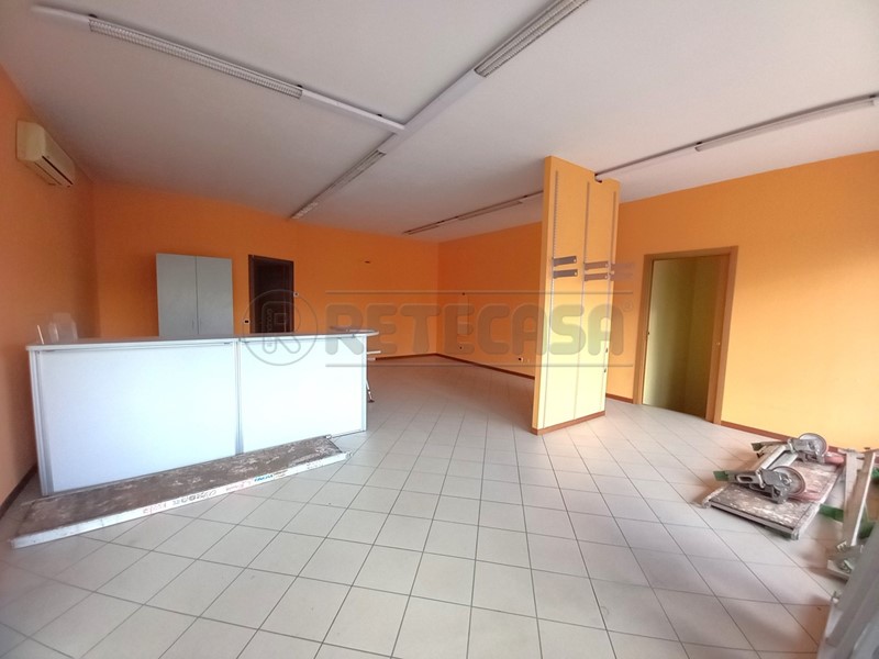 Immobile commerciale in Affitto a Nanto, 800€, 117 m²