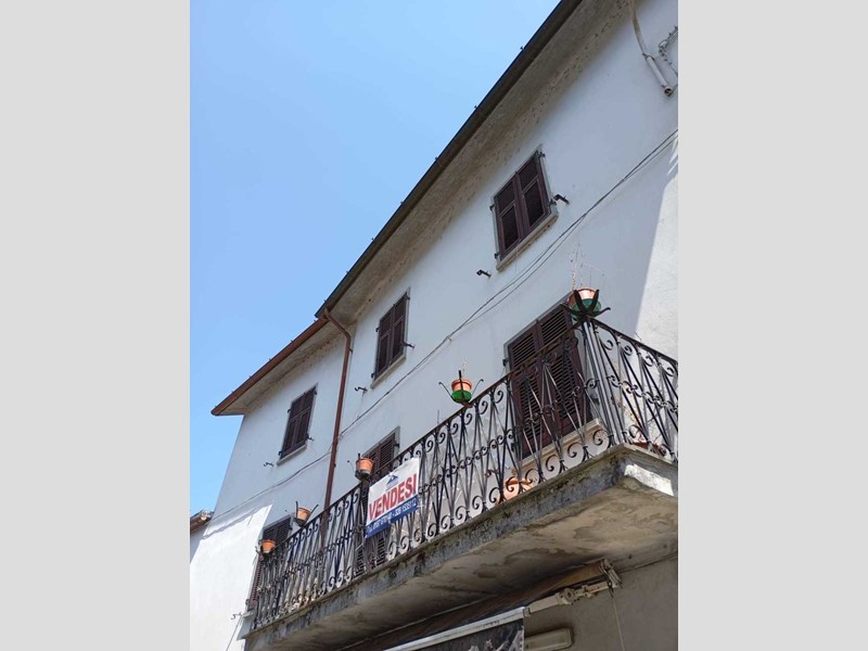 Casa Indipendente in Vendita a Fivizzano, 205'000€, 350 m²