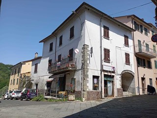 Casa Indipendente in Vendita a Fivizzano, 205'000€, 350 m²