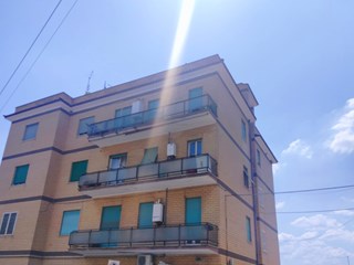 Trilocale in Vendita a Guidonia Montecelio, zona Tivoli terme , 135'000€