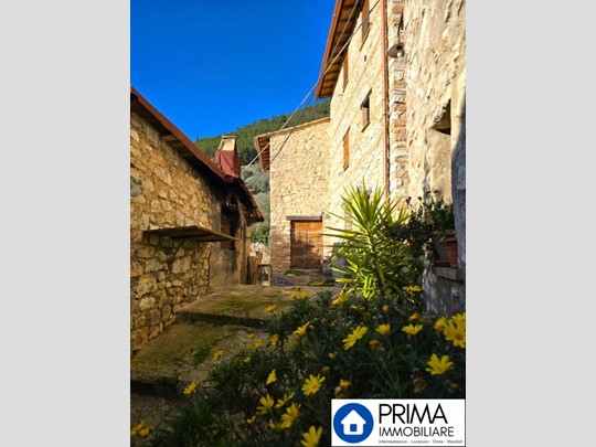 Casale in Vendita a Terni, 85'000€, 106 m²