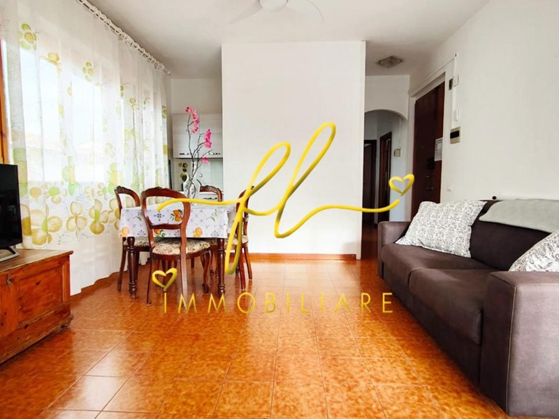 Trilocale in Vendita a Rosignano Marittimo, zona Rosignano Solvay, 152'000€, 62 m², con Box