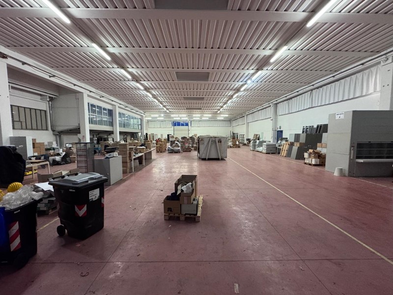 Capannone in Affitto a Casciana Terme Lari, zona Perignano, 4'000€, 1200 m²