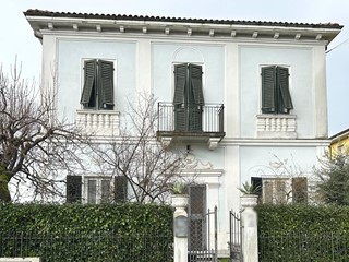 Villa in Vendita a Altopascio, 320'000€, 200 m²