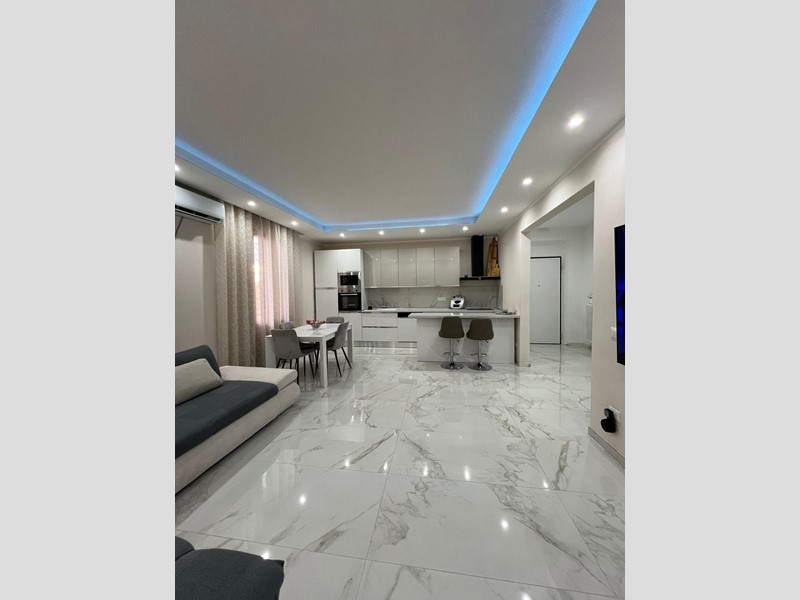 Attico in Vendita a Colle di Val D'Elsa, zona Castel San Gimignano, 170'000€, 85 m², arredato