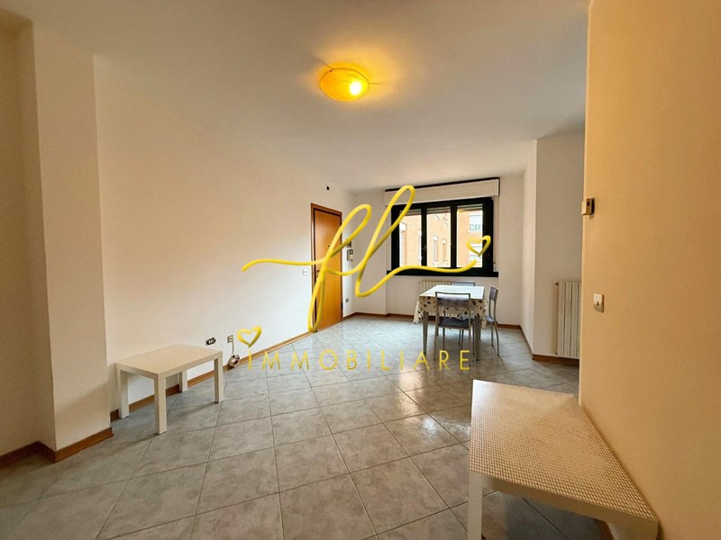 Quadrilocale in Vendita a Cecina, 180'000€, 89 m², con Box