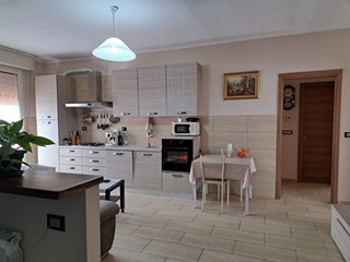 Quadrilocale in Vendita a Pontedera, 200'000€, 105 m², con Box