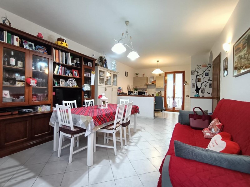 Villetta a schiera in Vendita a Vecchiano, zona Migliarino, 200'000€, 110 m², con Box