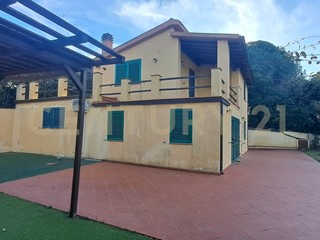Casa Indipendente in Vendita a Orbetello, zona Fonteblanda, 830'000€, 180 m², arredato, con Box