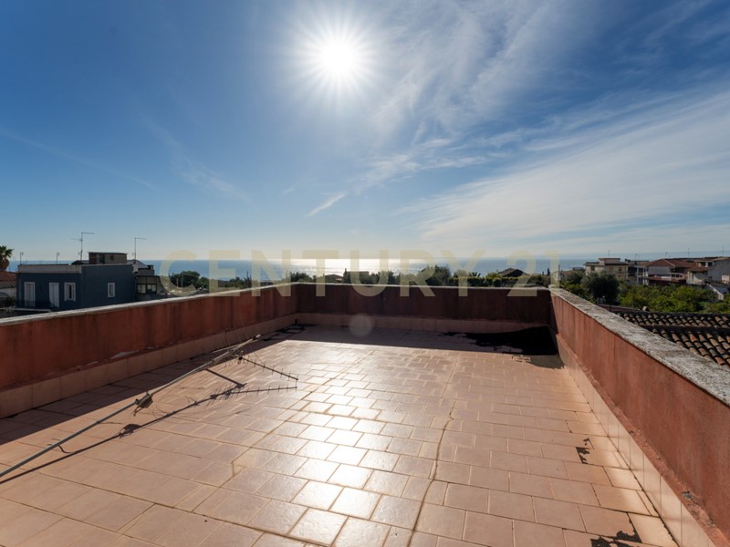 Casa Indipendente in Vendita a Aci Castello, 315'000€, 260 m², con Box