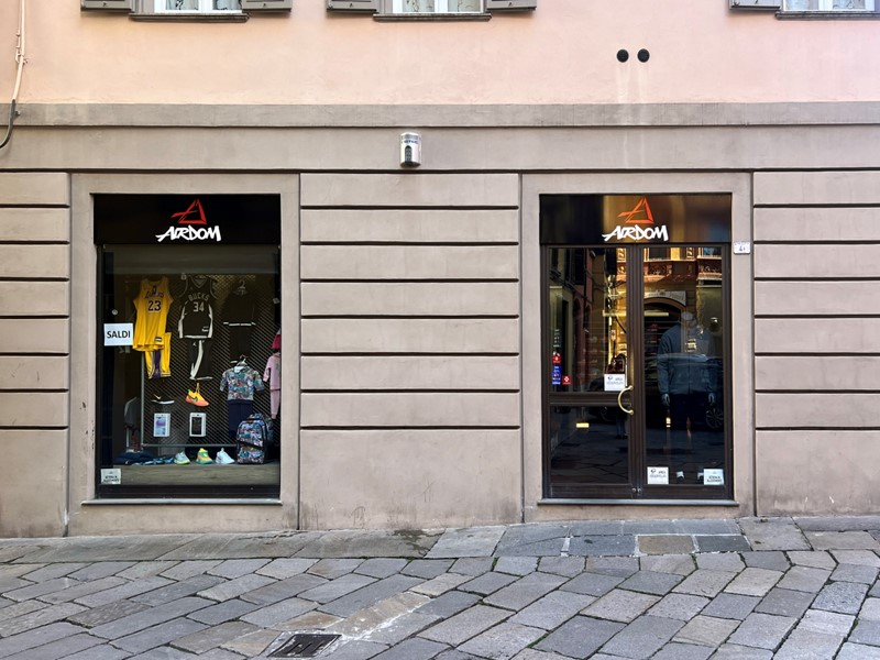 Immobile commerciale in Affitto a Reggio Emilia, zona Centro storico, 2'000&euro;, 150 m²