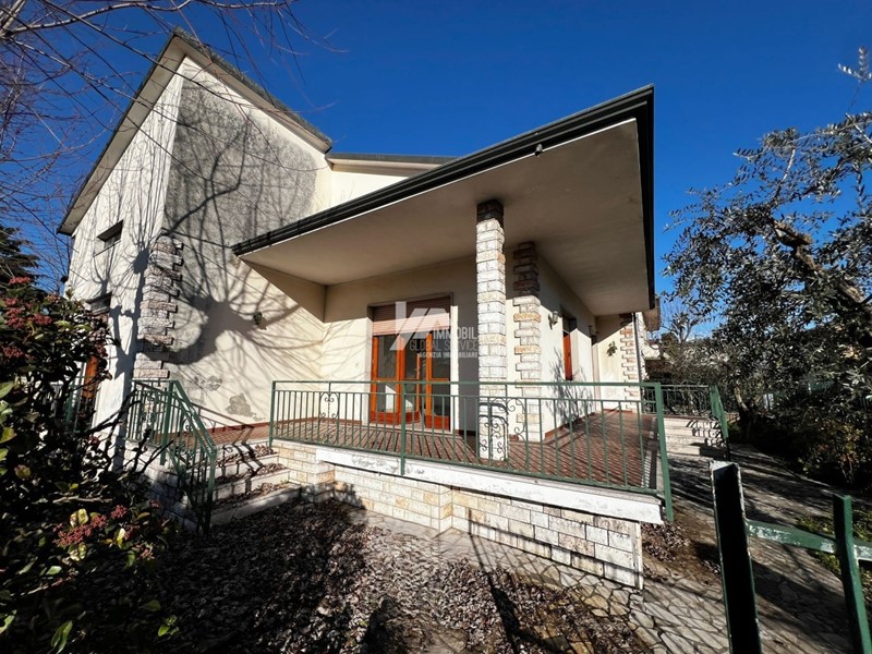 Casa Indipendente in Vendita a Calcinato, 340'000€, 334 m², con Box