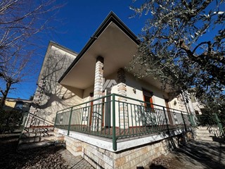 Casa Indipendente in Vendita a Calcinato, 340'000€, 334 m², con Box