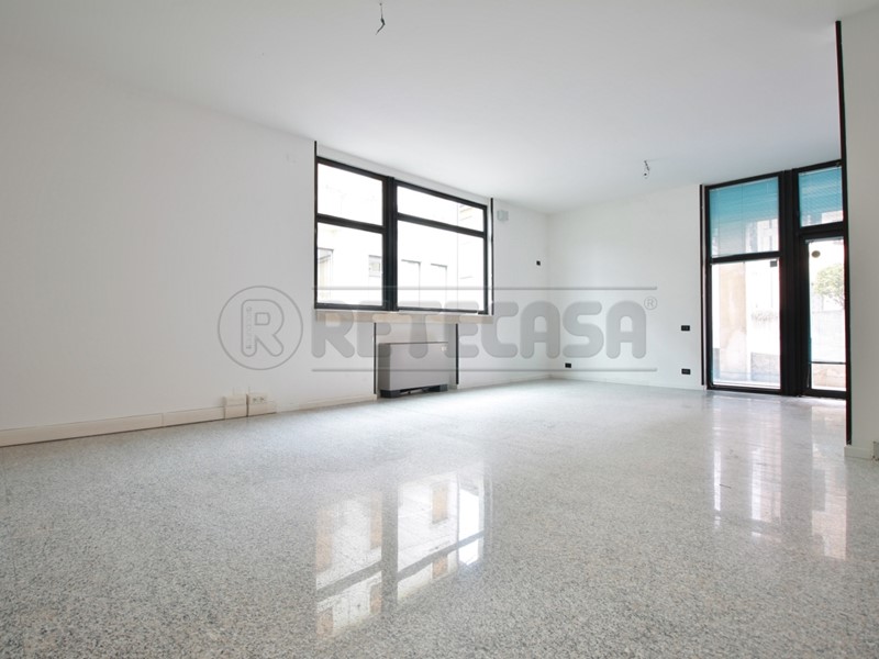 Immobile commerciale in Vendita a Zermeghedo, 65'000€, 75 m²