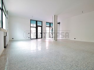 Immobile commerciale in Vendita a Zermeghedo, 65'000&euro;, 75 m²