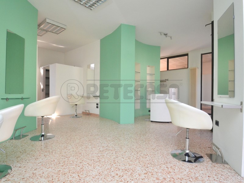 Immobile commerciale in Affitto a Valdagno, zona Novale, 380€, 80 m²
