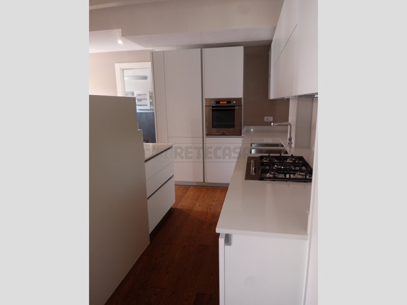 Bilocale in Affitto a Bergamo, 1'150&euro;, 70 m², arredato, con Box