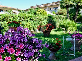 Villetta a schiera in Vendita a Livorno, zona Montenero, 615'000&euro;, 300 m², con Box