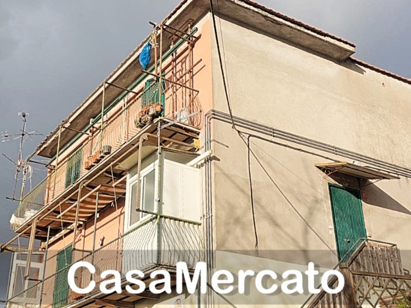 Trilocale in Vendita a Rocca di Papa, zona Campi + Centro Fortezza, 78'000€, 68 m²