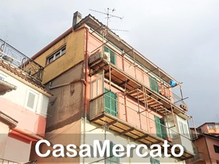 Trilocale in Vendita a Rocca di Papa, zona Campi + Centro Fortezza, 78'000€, 68 m²