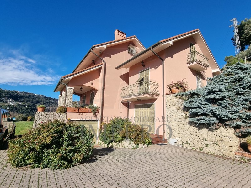 Casa Indipendente in Vendita a Camporosso, 1'900'000€, 256 m²
